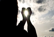 富勒姆终结曼联卫冕战 门将莱诺点球两扑成英雄.